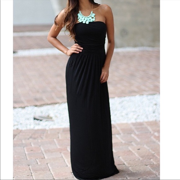 ✨RESTOCKED✨Black side pocket maxi tube dress - Picture 3 of 8